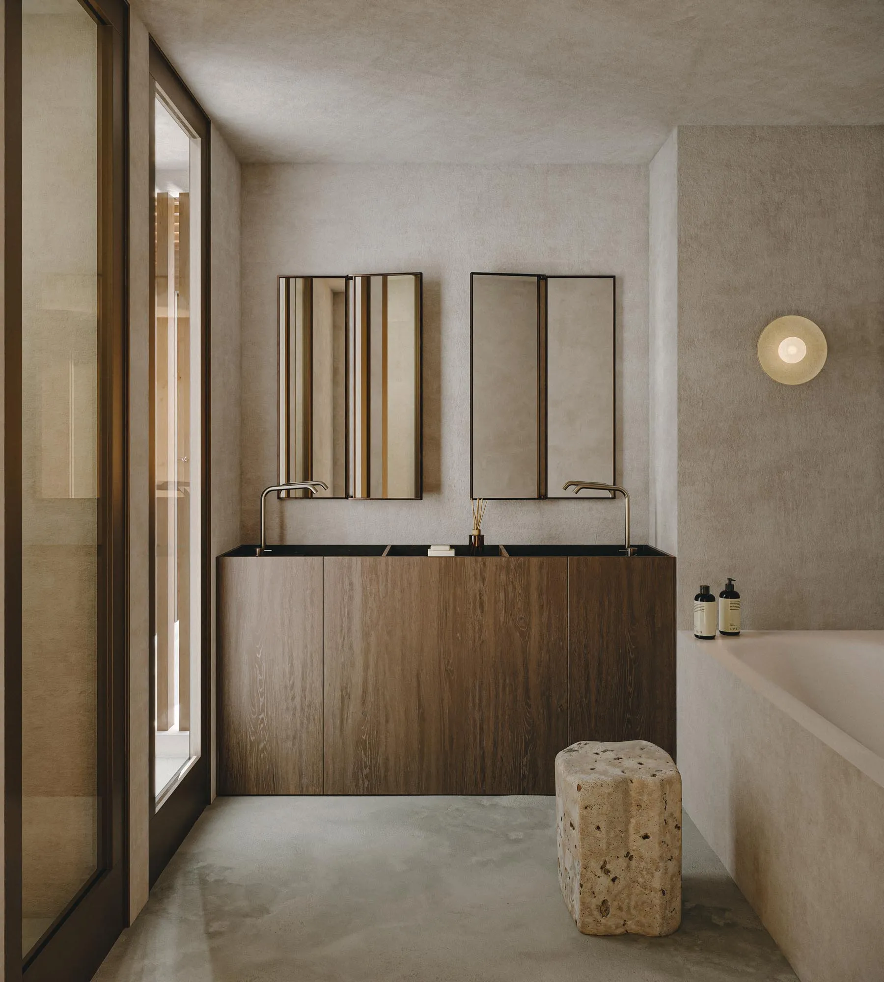 Bathroom in warm plaster with wooden cabinet